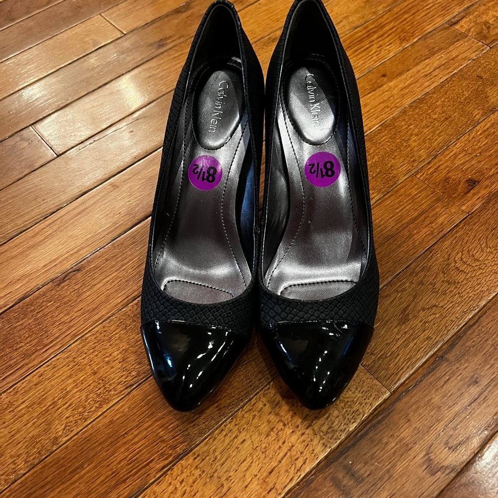 Calvin Klein pumps like new size 8 1/2